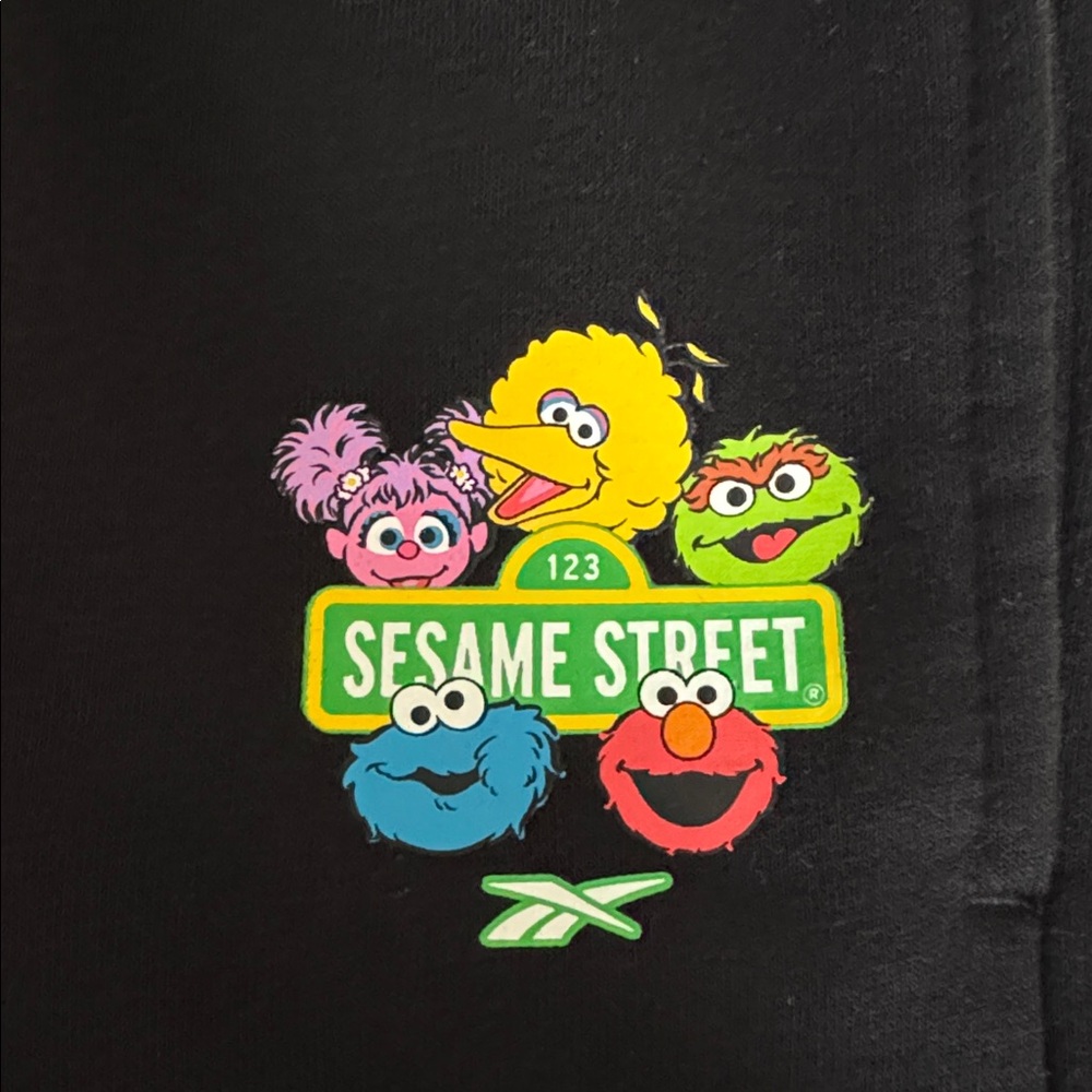 Reebok x Sesame Street Joggers Size 5 - Picture 2 of 5